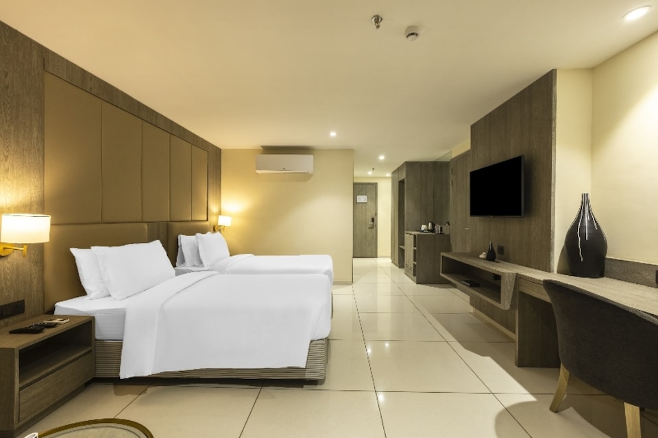 Sunday Hotel Vadodara, Alkapuri Vadodara, Vadodara