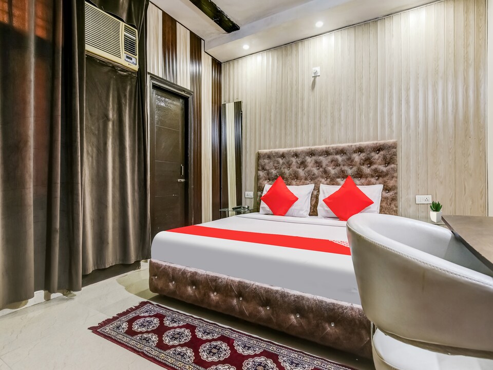 OYO Flagship Hotel City Plaza, Zirakpur, जीरकपुर