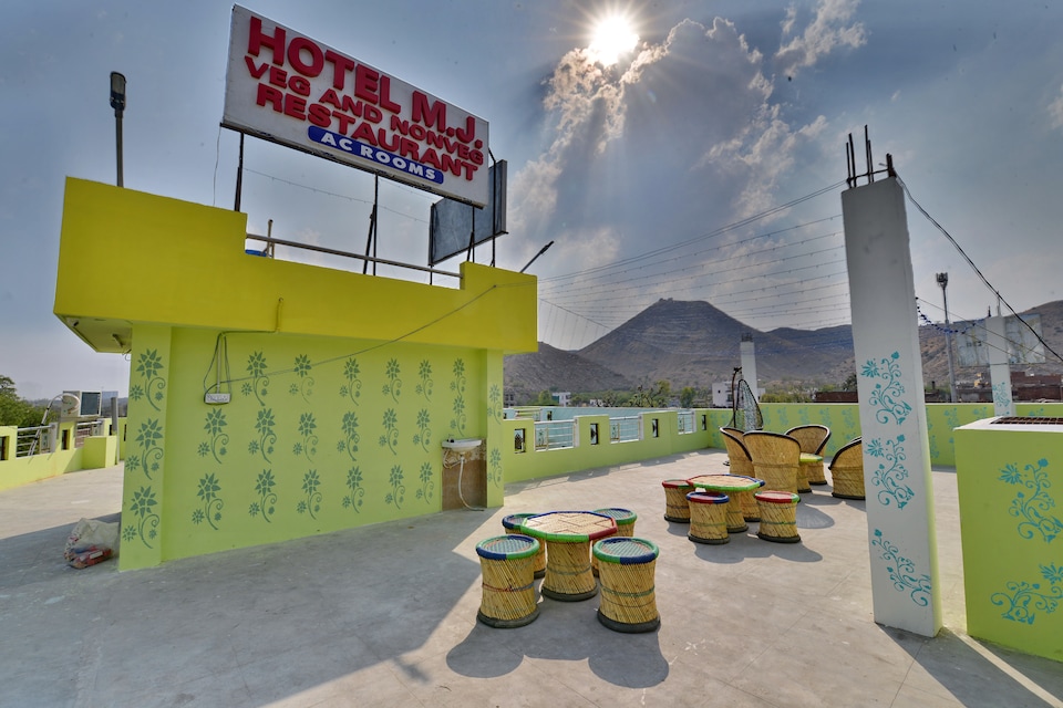 OYO Hotel Mj, Jaipur Airport, Jaipur