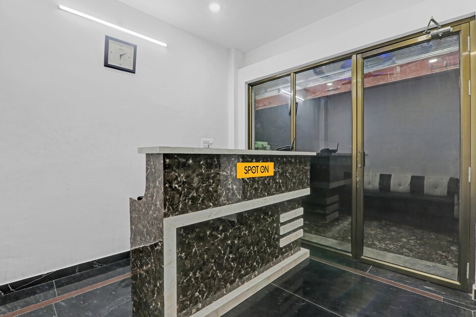 SPOT ON 805440 Viraj Restaurant and Hotel, Golghar, Gorakhpur