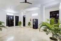 Townhouse by OYO Mayfield Garden Nearby Golf Course Road
