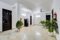 Townhouse by OYO Mayfield Garden Nearby Golf Course Road