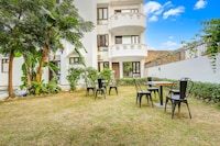 Townhouse by OYO Mayfield Garden Nearby Golf Course Road