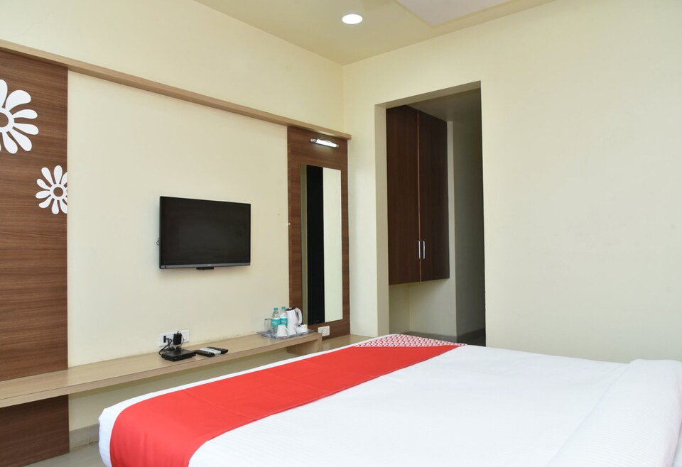Capital O 12521 Hotel Shahu And Sai Shahu, Sinnar Nashik, Nashik
