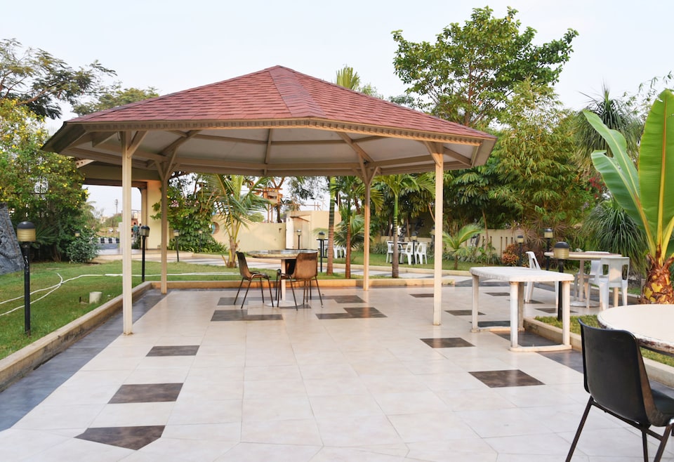 Capital O 12521 Hotel Shahu And Sai Shahu, Sinnar Nashik, Nashik
