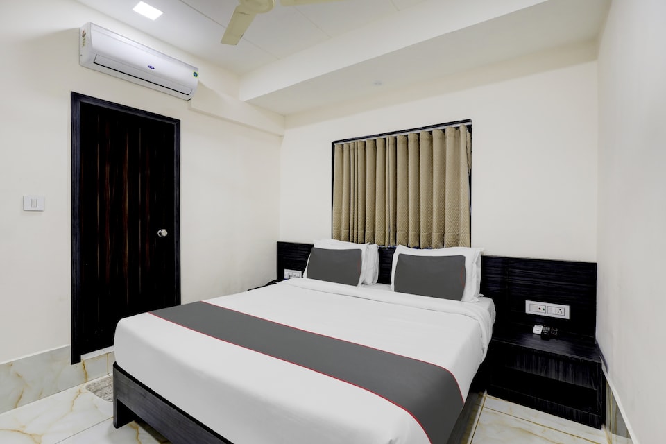 Collection O Hotel Oscar, Dhebar Road, राजकोट