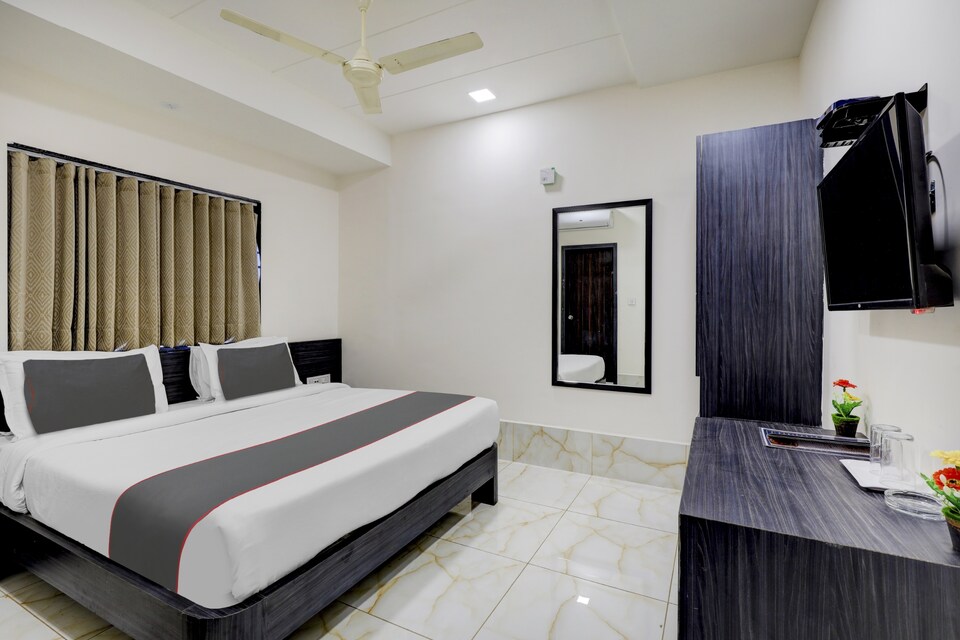 Collection O Hotel Oscar, Dhebar Road, राजकोट
