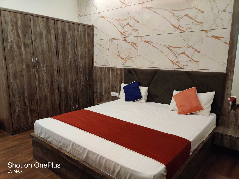 POP 80558F Hotel Lotus Inn, Shilpgram, Agra