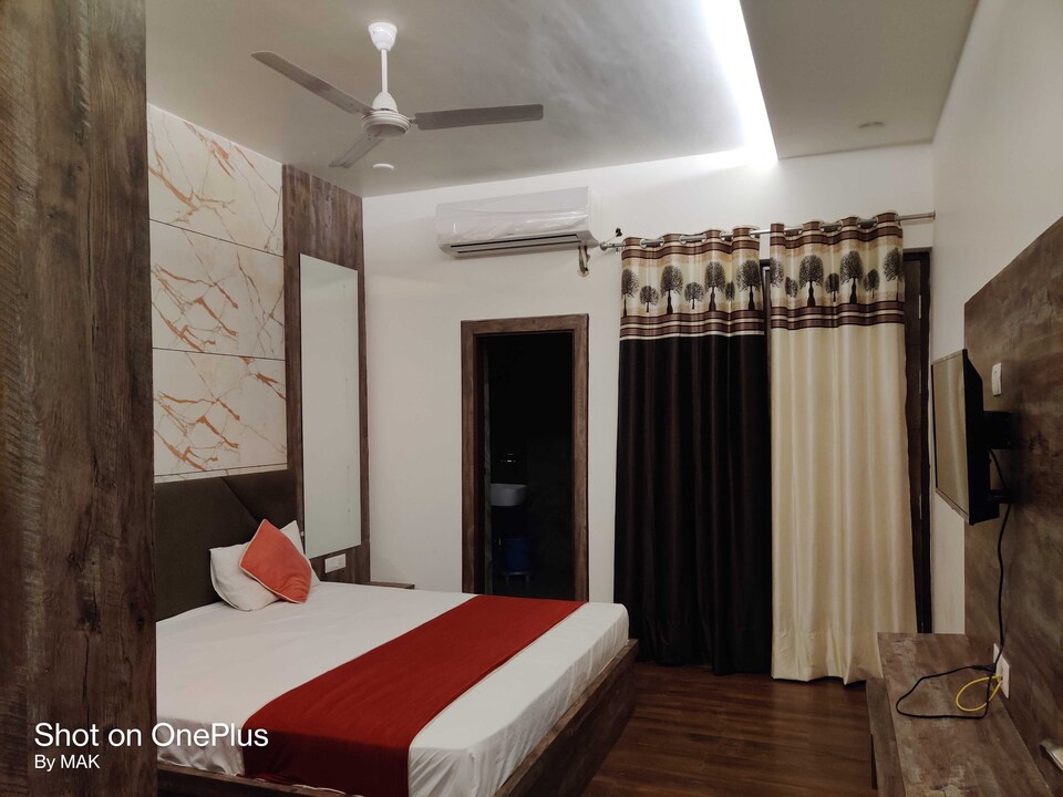 POP 80558F Hotel Lotus Inn, Shilpgram, Agra