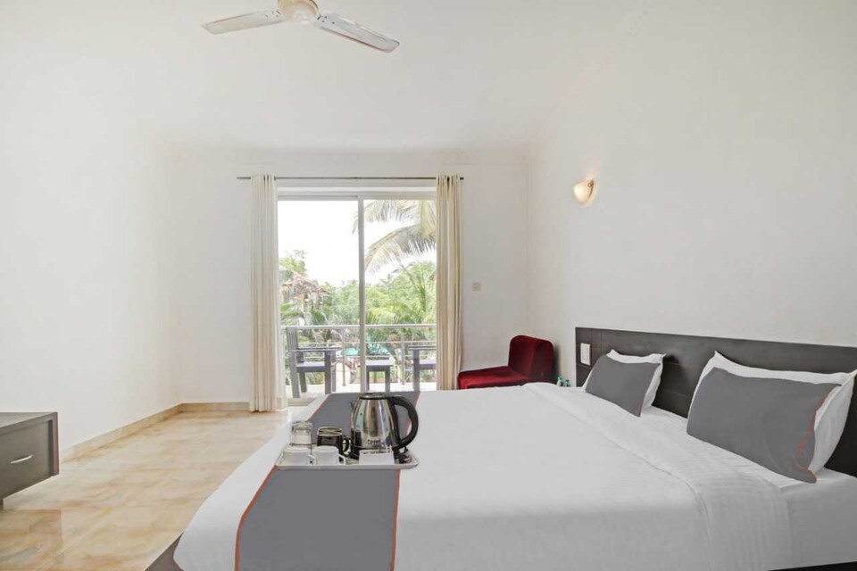 Collection O Blue Crown Hotel, Morjim Goa, Goa