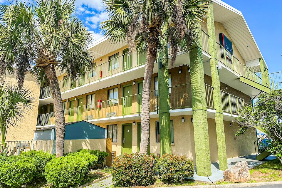 OYO Hotel Mobile, AL I-65 at Airport Blvd, C36608, Mobile AL