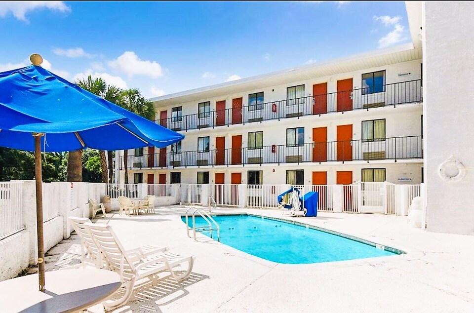 OYO Hotel Mobile, AL I65 at Airport Blvd, OYO Hotels Mobile AL, Book