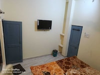 OYO S K Hotel & Restaurant