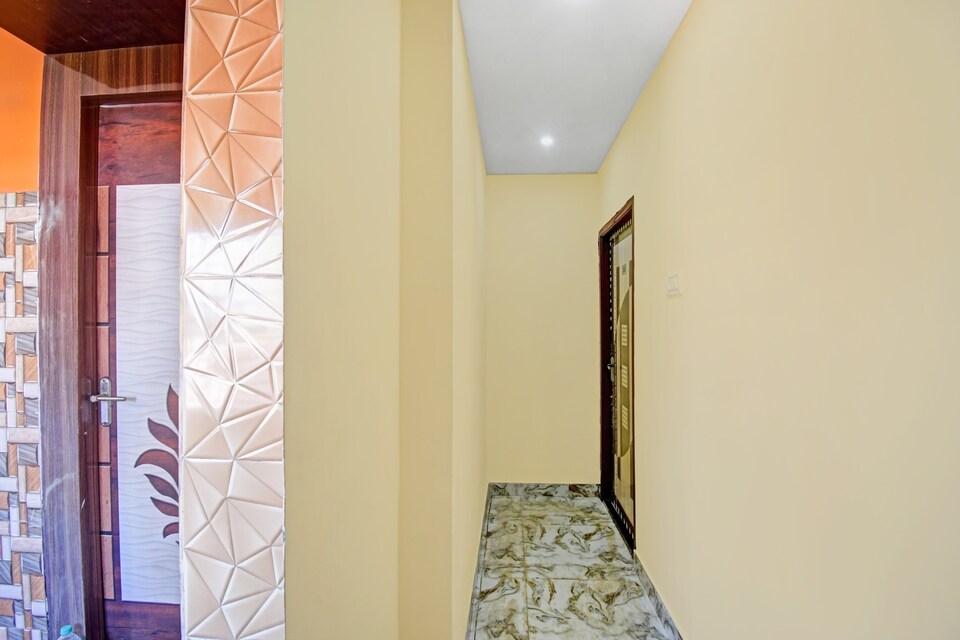 OYO Golden Guest House, Ruby Hospital Kolkata, Kolkata