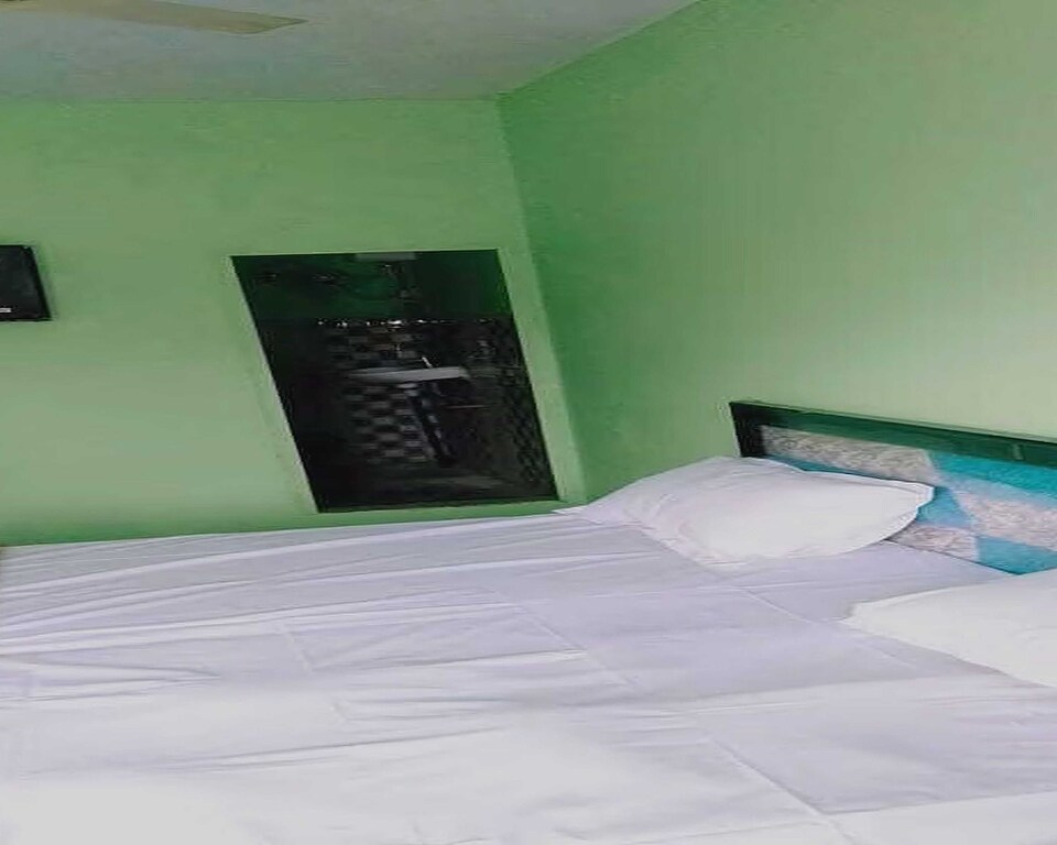 OYO Hotel Galaxy White, Gajarula, Gajarula