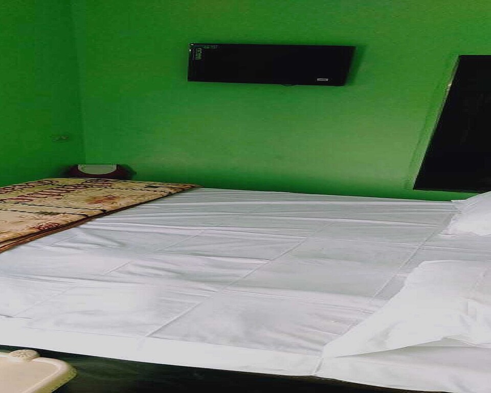 OYO Hotel Galaxy White, Gajarula, Gajarula