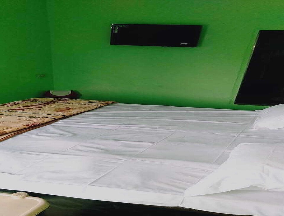 OYO Hotel Galaxy White, Gajarula, Gajarula