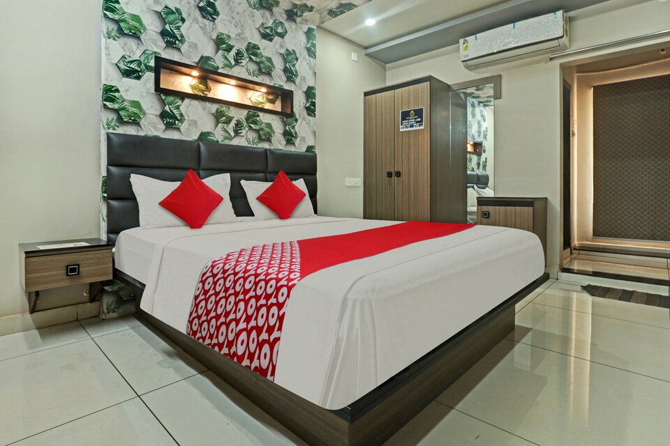 OYO Flagship 805693 Gokulam Grand, Ramaraopet Kakinada, Kakinada