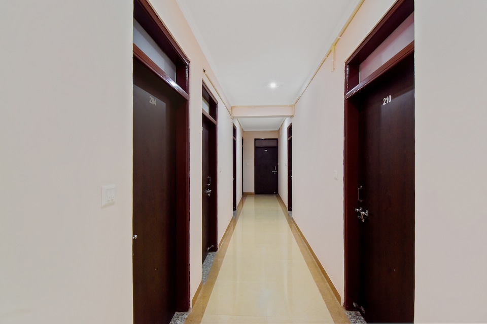 Hotel O Rishabh Inn, Jaipur Airport, Jaipur