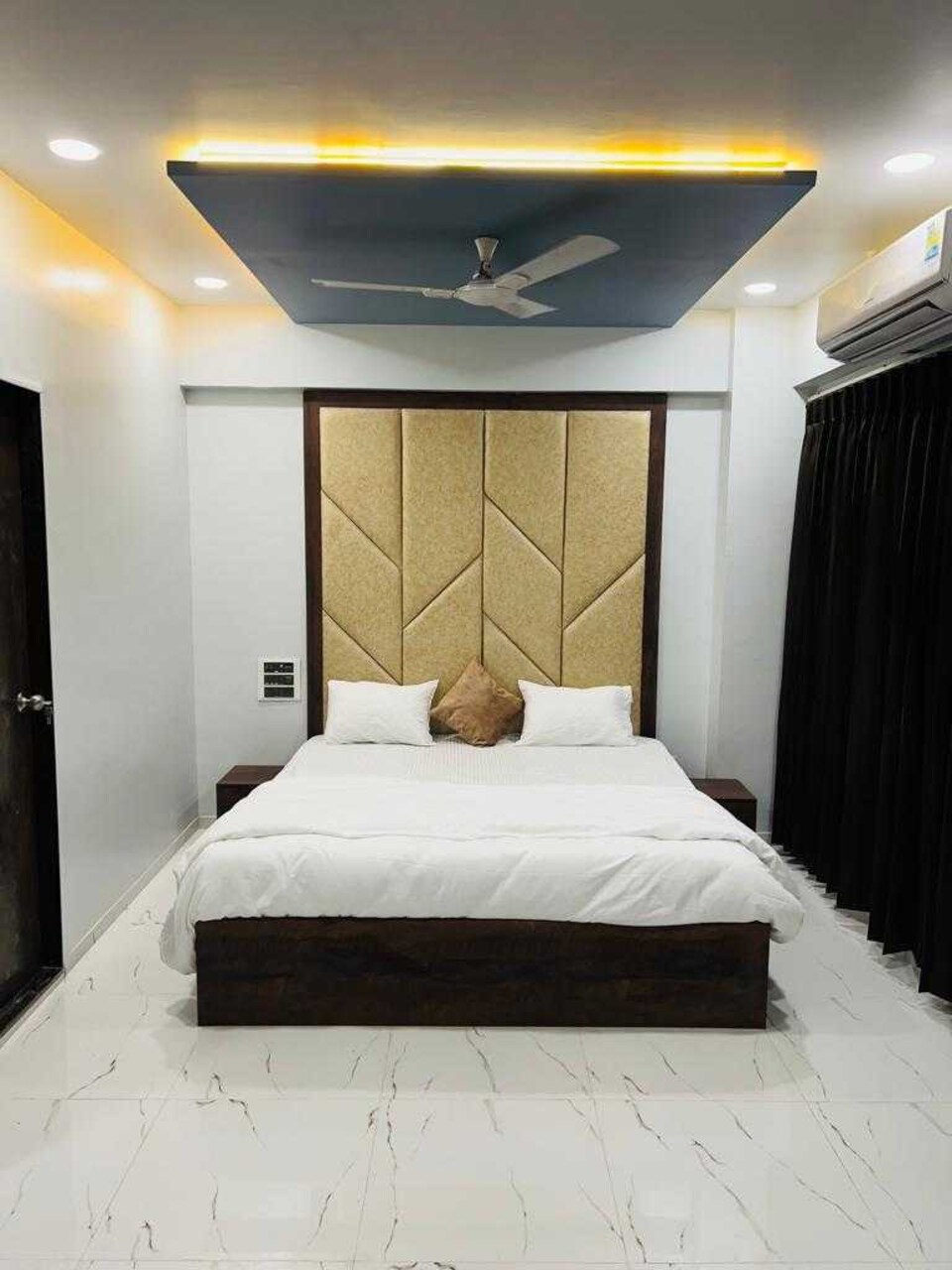 POP 80570A Hotel New City Light , Textile Market Surat, Surat