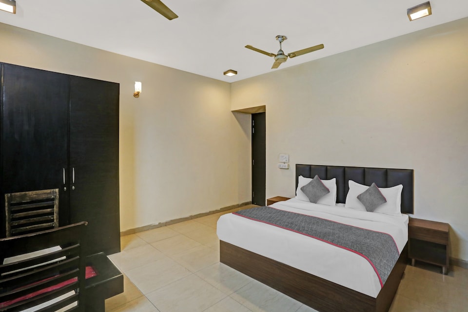 Collection O Global Luxury Stays, HUDA CENTRE 1, Gurgaon