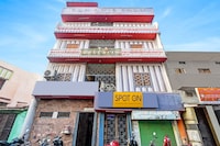 OYO 805742 Vikram Lodge