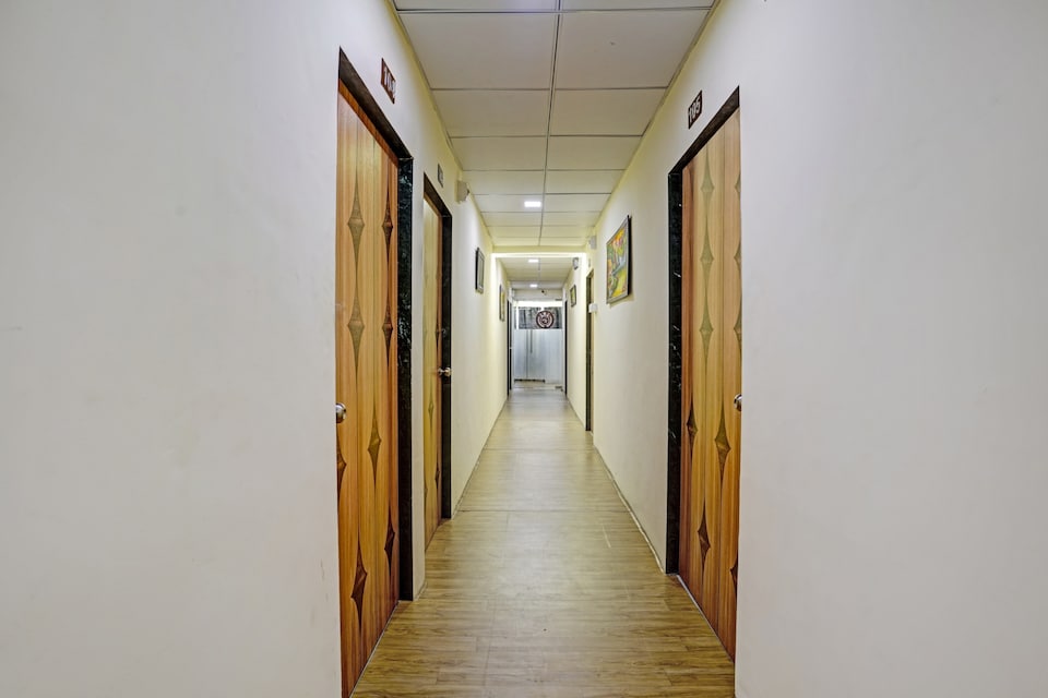 OYO 805762 Hotel Nova Rooms, Airport Surat, Surat