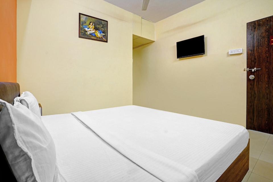 Spot On Hotel Nova Rooms, Airport Surat, Surat