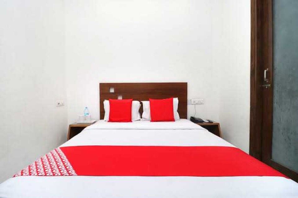 OYO 805838 Hotal Shubham & Family Restaurant, Aligarh, Aligarh