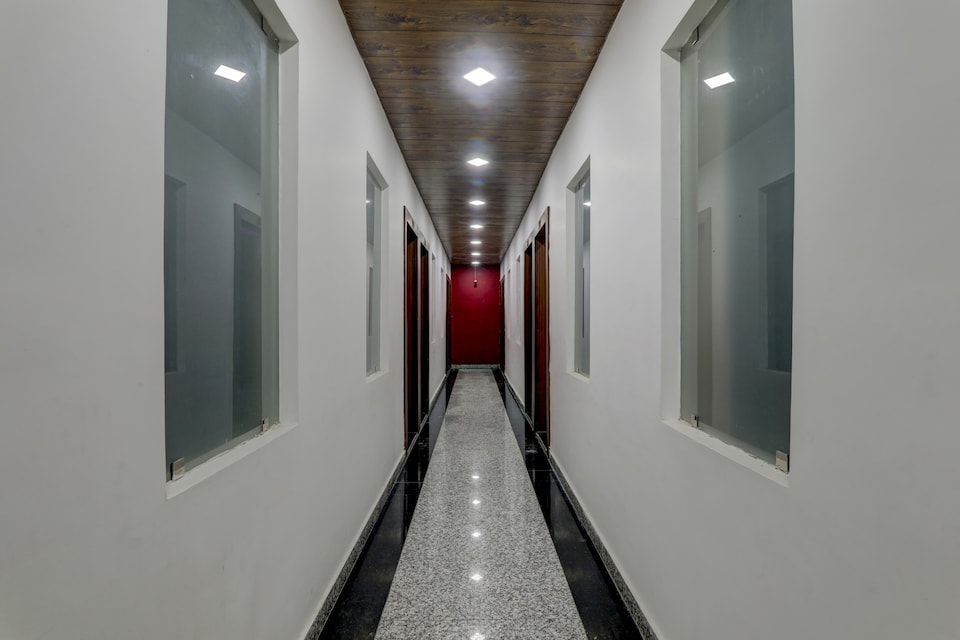Hotel O Neelkanth, Barra Kanpur, Kanpur