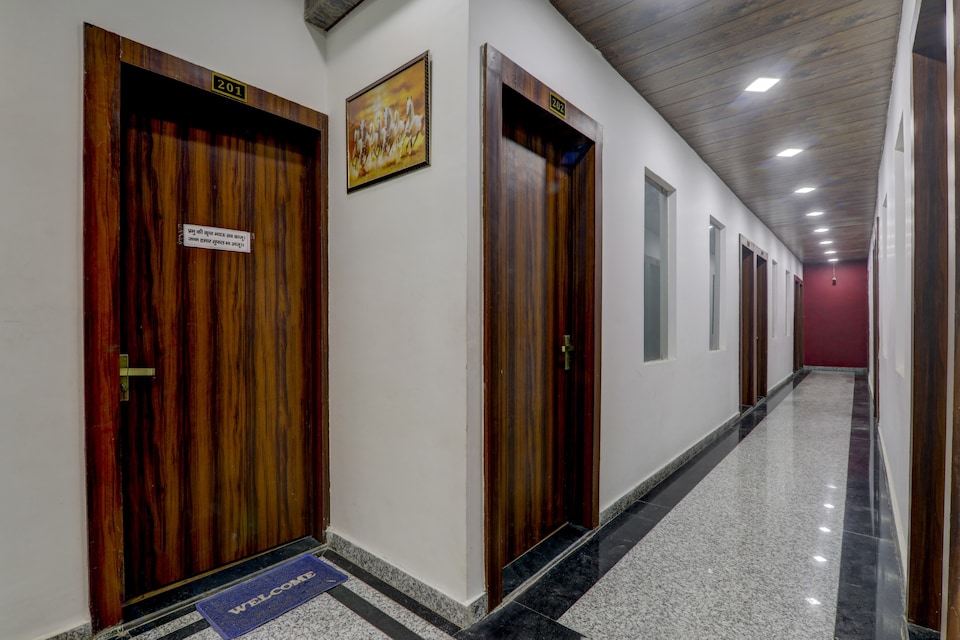 Hotel O Neelkanth, Barra Kanpur, Kanpur