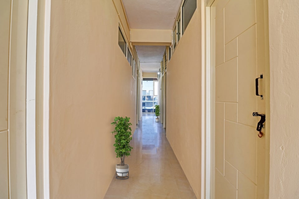 OYO 805859 Sri Sai Boarding And Lodging, Airport Road Bangalore, Bangalore