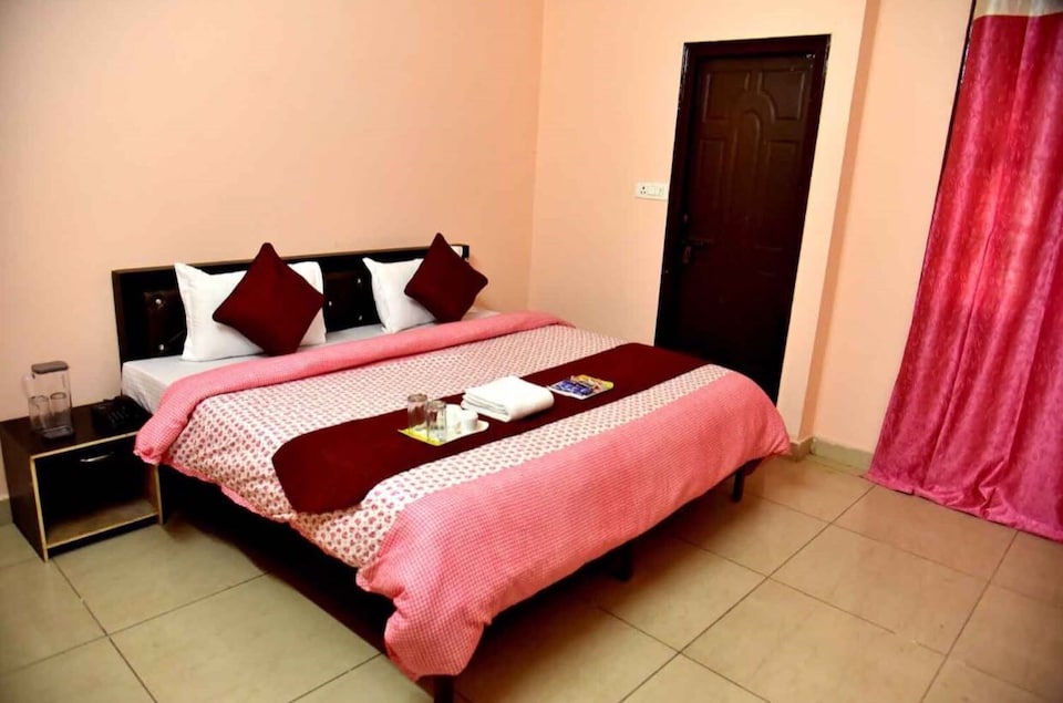 POP HOME 80589E The Raja Palc Inn , Laxman Jhula, Rishikesh