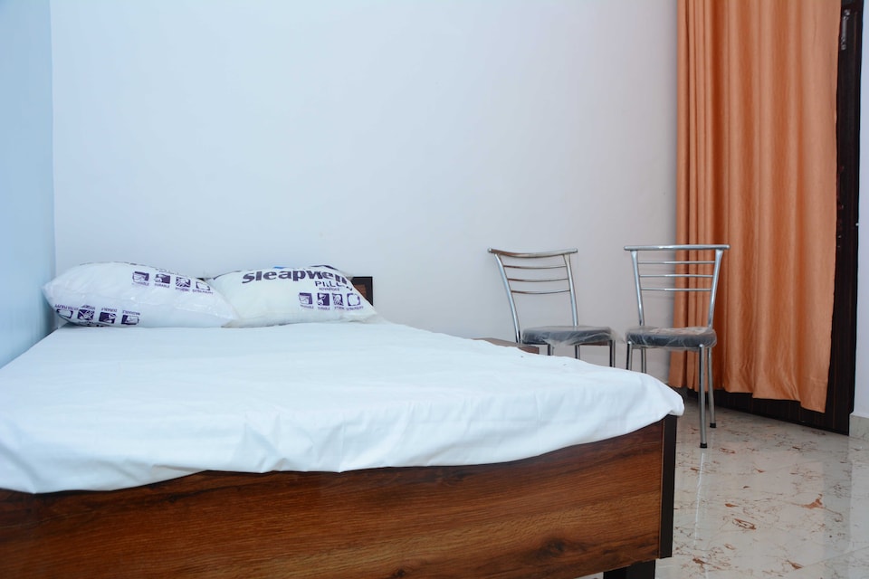 OYO Hotel Gwalior In Guest House, Lashkar, Gwalior