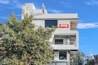 Hotel O White Villa