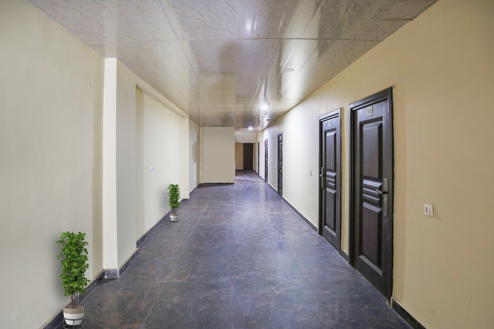 Flagship Hotel R.k Near Akshardham, Anand Vihar Delhi, Delhi