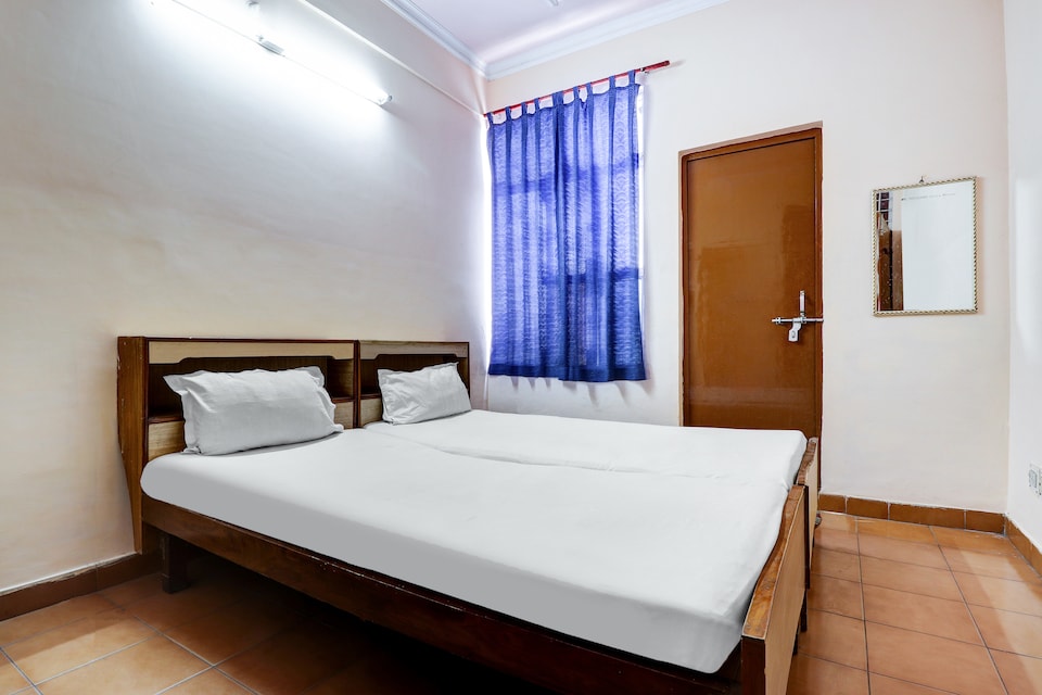 OYO 805962 Metro Club & Guest House , Vikas Nagar Lucknow, Lucknow