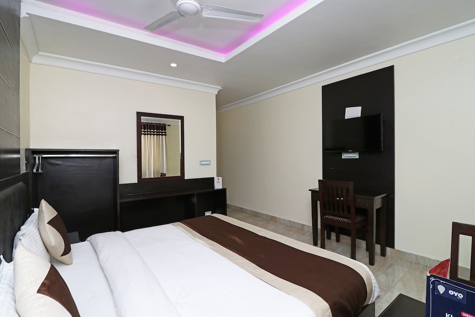 OYO Hotel Kishna Palace, Camels Back Road Mussoorie, Mussoorie