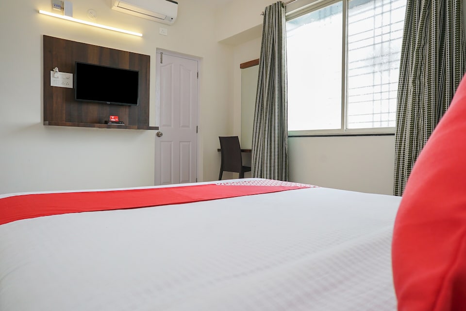 OYO Twin Tower 2, Baner Pune, पुणे