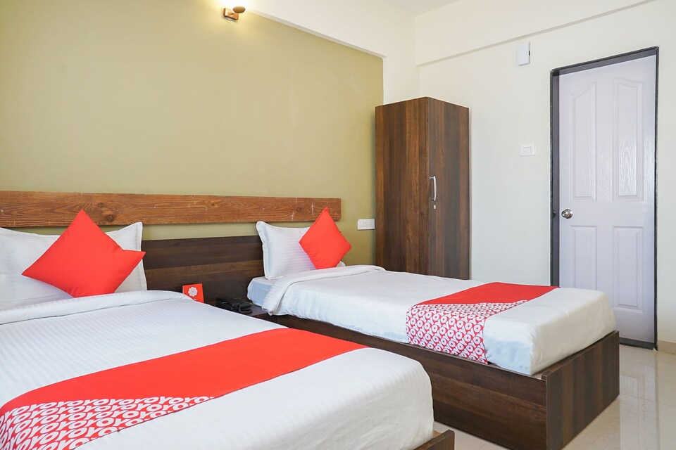 OYO Twin Tower 2, Baner Pune, पुणे