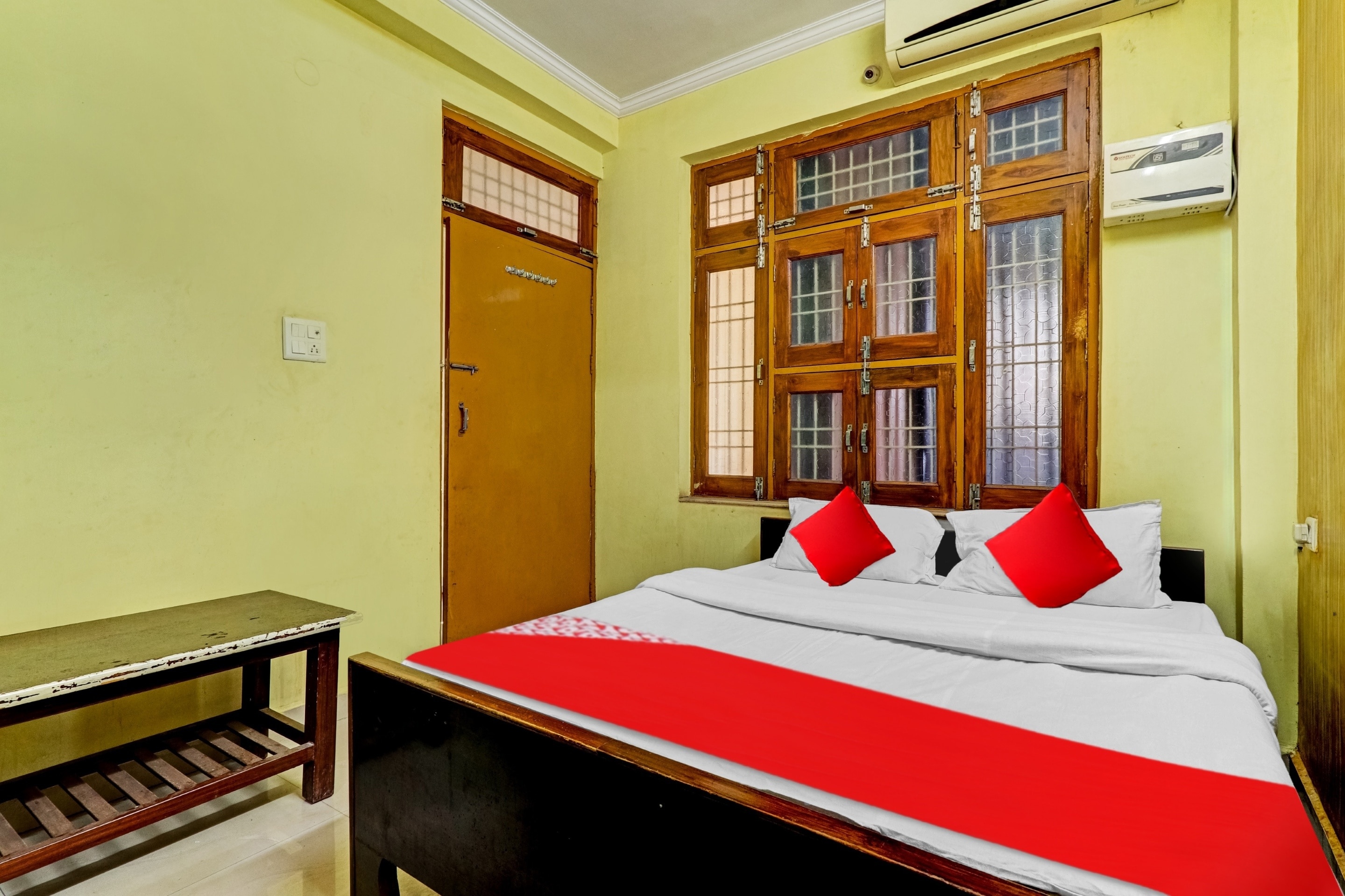 Hotel O Royal, Flagship Gwalior, Book @ ₹792 - OYO