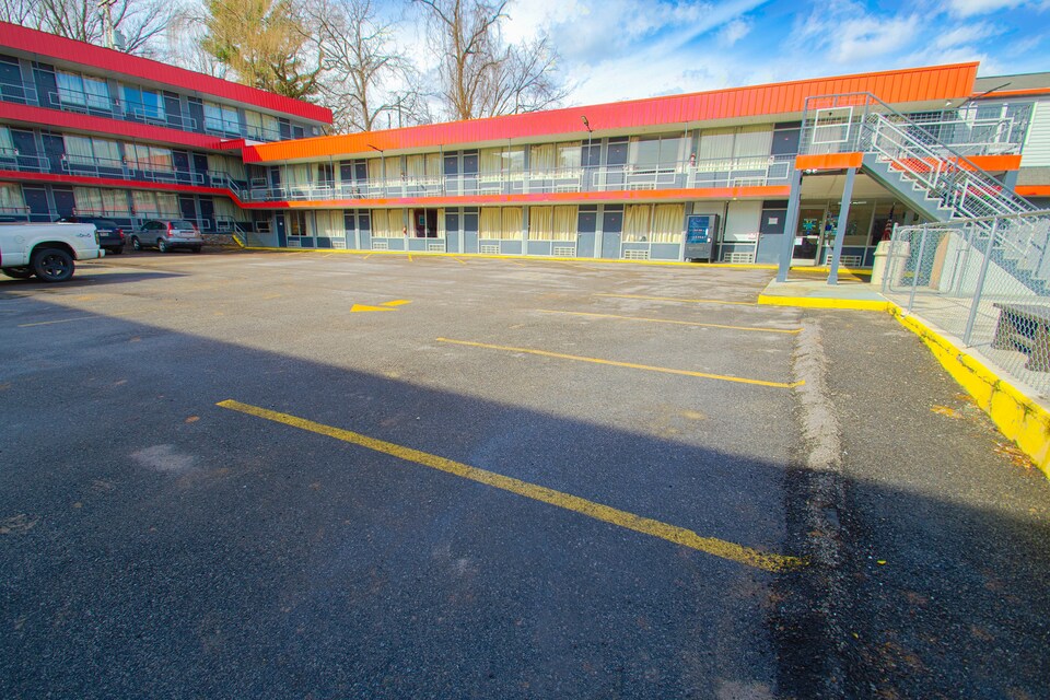 Holiday Lodge Virginia  (Listing Partner), Pearisburg VA, Pearisburg VA