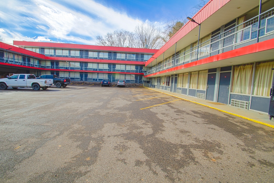 Holiday Lodge Virginia  (Listing Partner), Pearisburg VA, Pearisburg VA