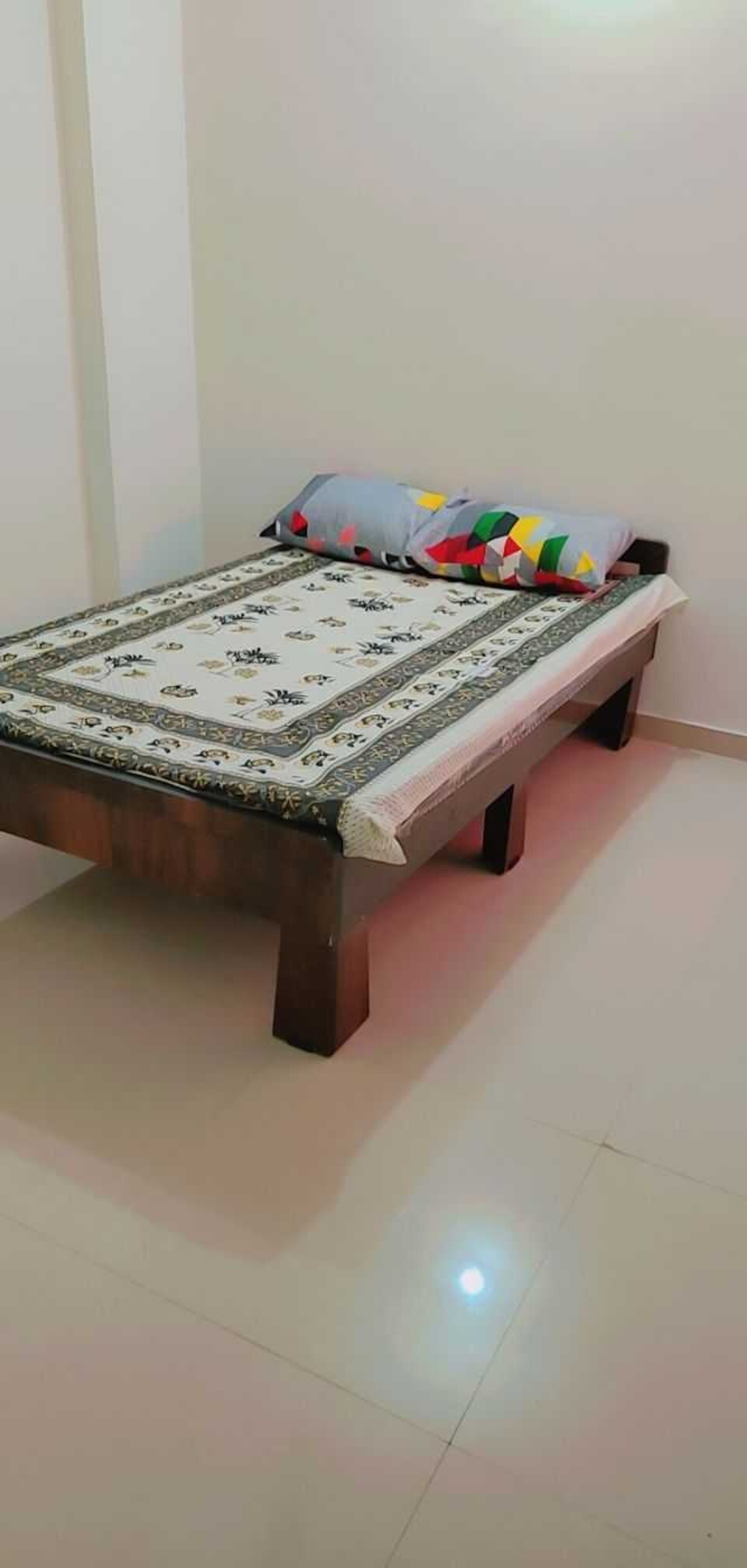 SPOT ON Hotel The Comrade Rudrax Residency Nr Diamond Burs, Surat Railway Station, Surat