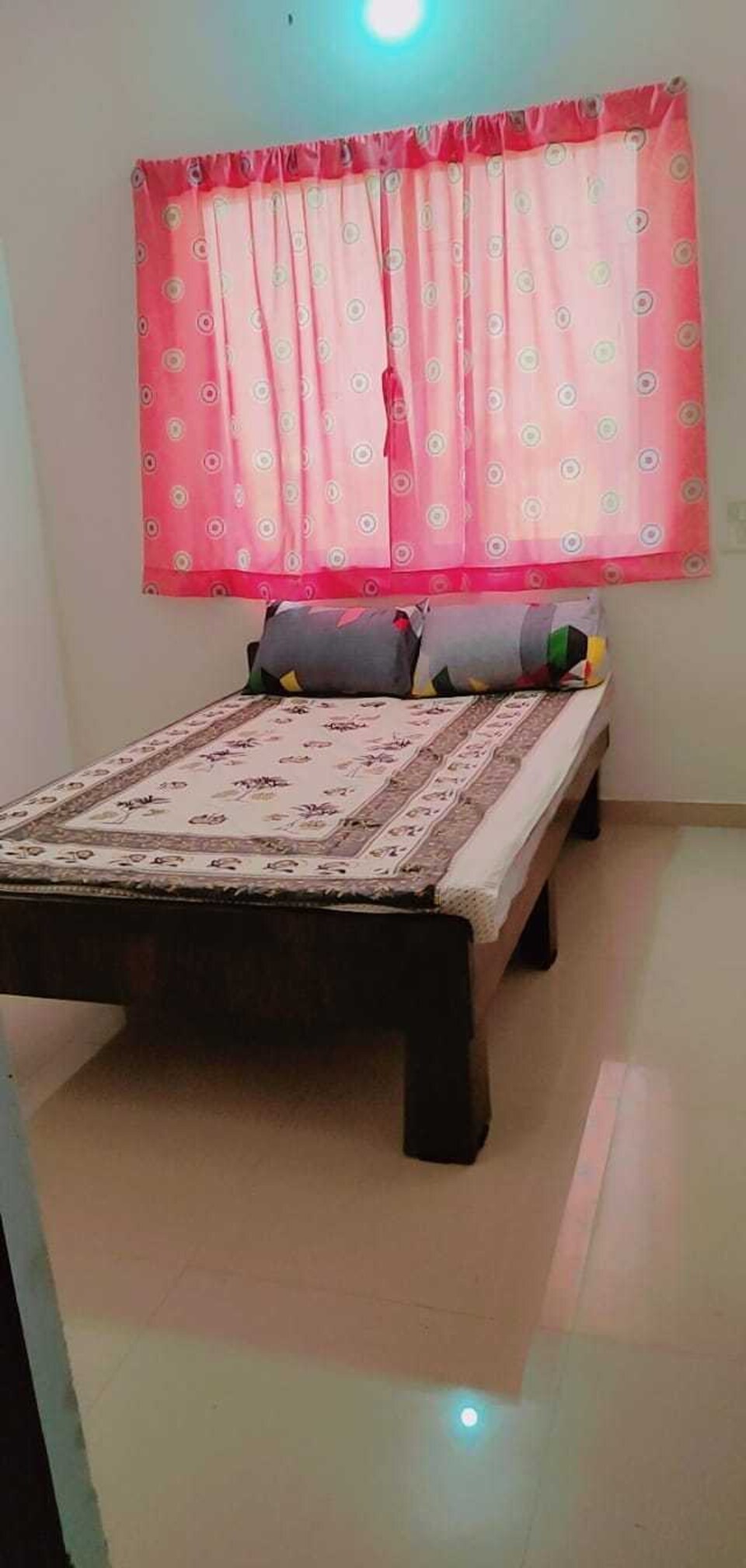 SPOT ON Hotel The Comrade Rudrax Residency Nr Diamond Burs, Surat Railway Station, Surat