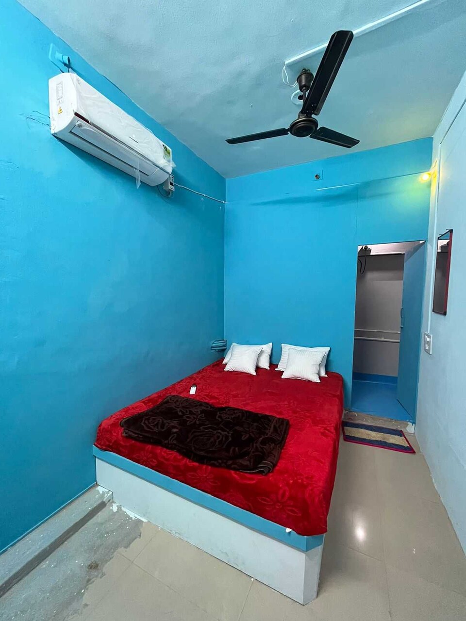 POP Hotel Happy, Textile Market Surat, Surat