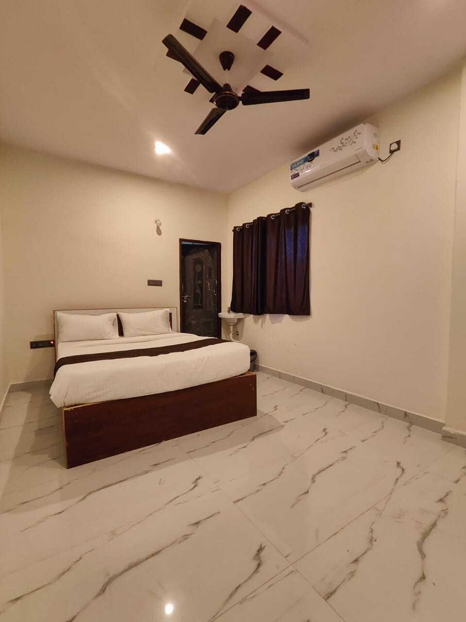 POP 80628D Hotel R Square Stay, Nakkalagutta Hanamkonda Warangal, Warangal