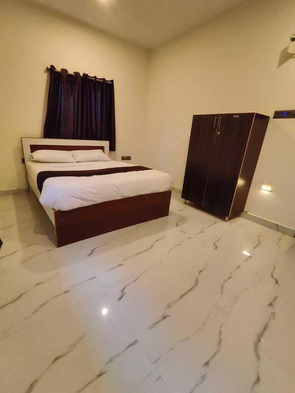 POP 80628D Hotel R Square Stay, Nakkalagutta Hanamkonda Warangal, Warangal