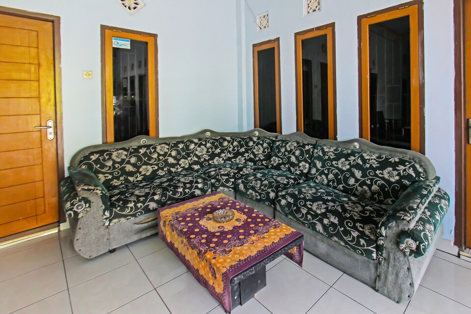 OYO 92095 Wisma Dhana Syariah, Praya, Lombok