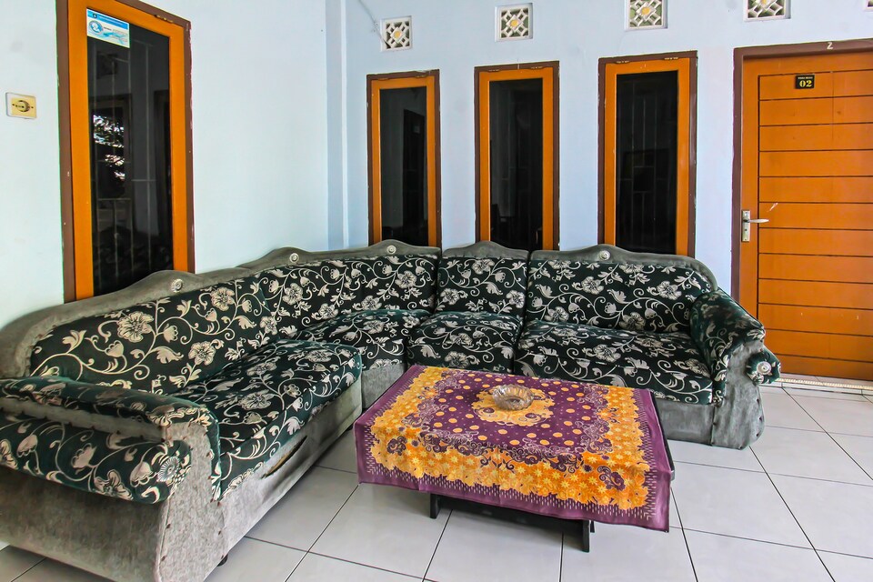 OYO 92095 Wisma Dhana Syariah, Praya, Lombok